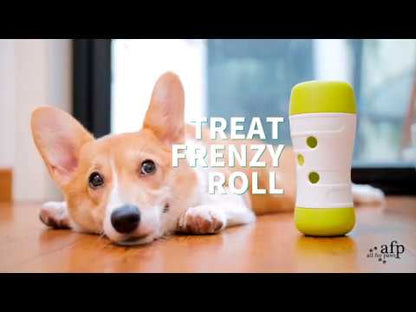 Video koji opisuje proizvod ALL FOR PAWS Interactives Treat Frenzy Roll Dispenzer promjenjivih otvora